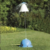 Wassersprinkler Wal mit schwebendem Hut